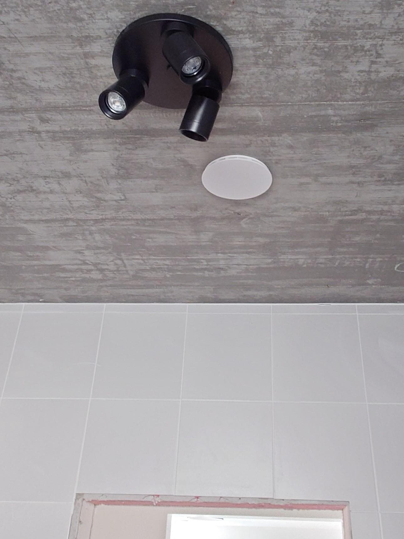 Rekuperačná jednotka Flexit Nordic S4 prepojená so vstavaným digestorom Flexit Flow