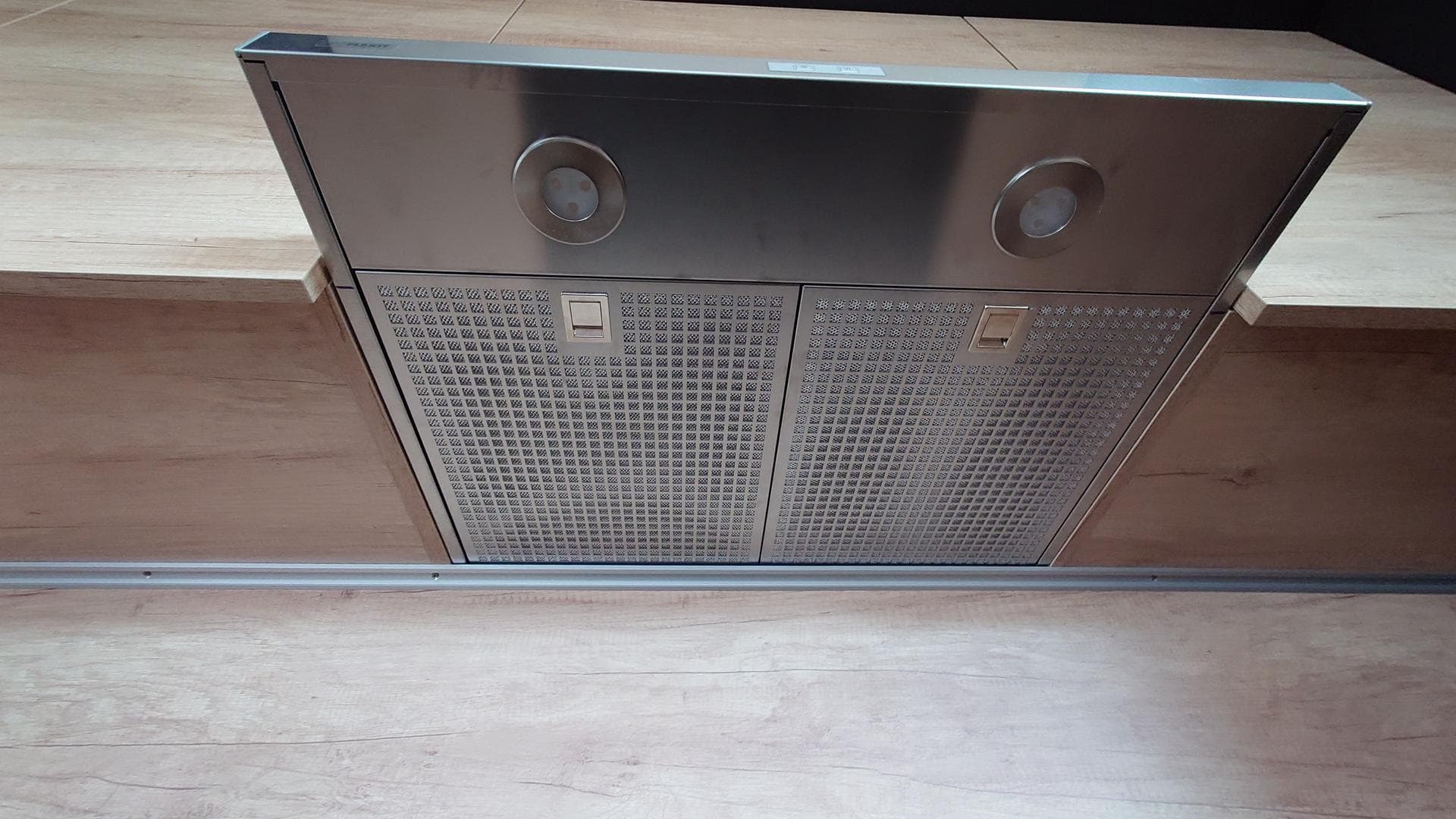 Rekuperačná jednotka Flexit Nordic S4 prepojená so vstavaným digestorom Flexit Flow