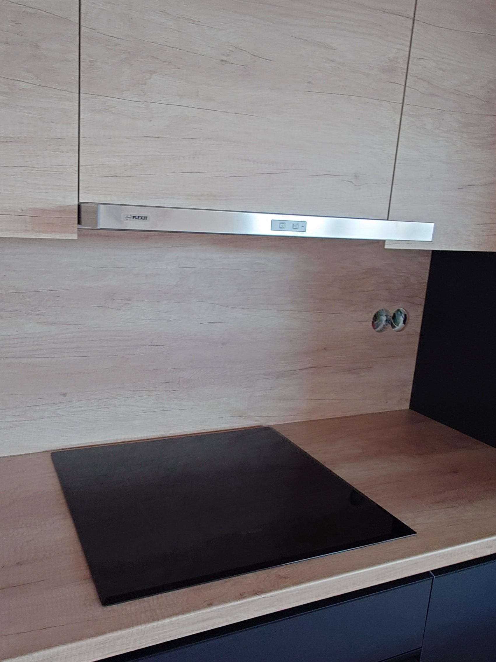 Rekuperačná jednotka Flexit Nordic S4 prepojená so vstavaným digestorom Flexit Flow